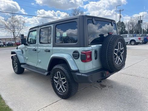 Used 2024 Jeep Wrangler Unlimited Sahara w/ Safety Group AWD/4WD image 2
