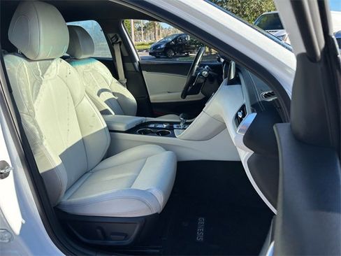 Used 2024 Genesis G70 2.5T image 18