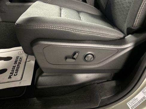 New 2026 RAM 1500 4x4 Crew Cab image 11