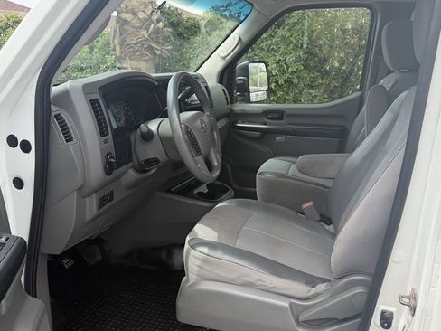 Used 2018 Nissan NV 2500 S image 10
