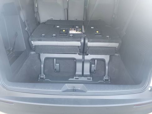 Used 2025 Toyota Sienna XLE image 19