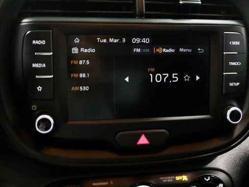 Used 2025 Kia Soul LX image 3