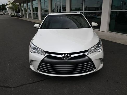 Used 2017 Toyota Camry XLE w/ Moonroof Package FWD image 4