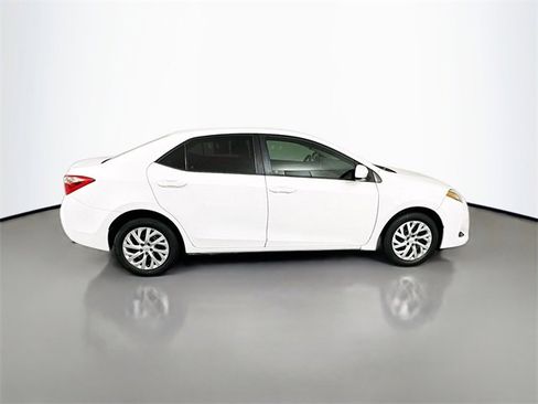 Used 2017 Toyota Corolla LE image 8