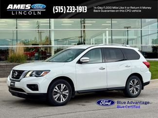 Used 2017 Nissan Pathfinder SV image 1