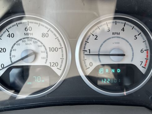 Used 2008 Chrysler Town & Country Touring FWD image 12