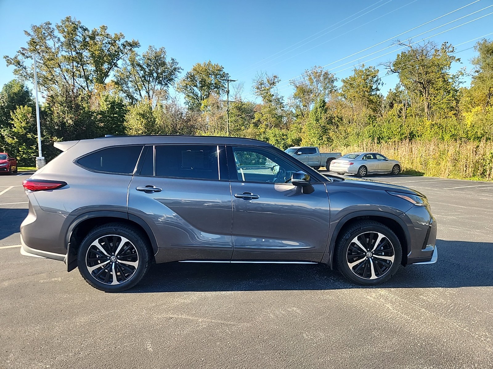 Used 2022 Toyota Highlander XSE AWD/4WD image 7