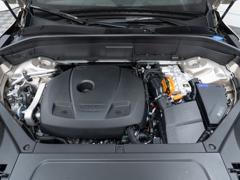 New 2026 Volvo XC90 T8 Plus w/ Protection Package Premier image 9