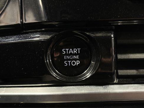 Used 2025 Nissan Pathfinder SV AWD/4WD image 31