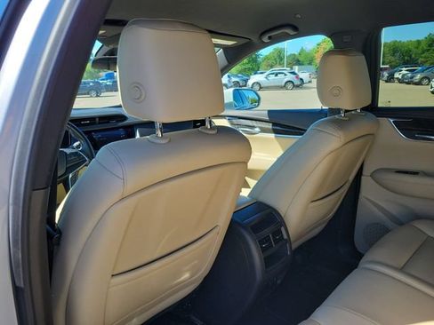 Used 2019 Cadillac XT5 FWD image 12