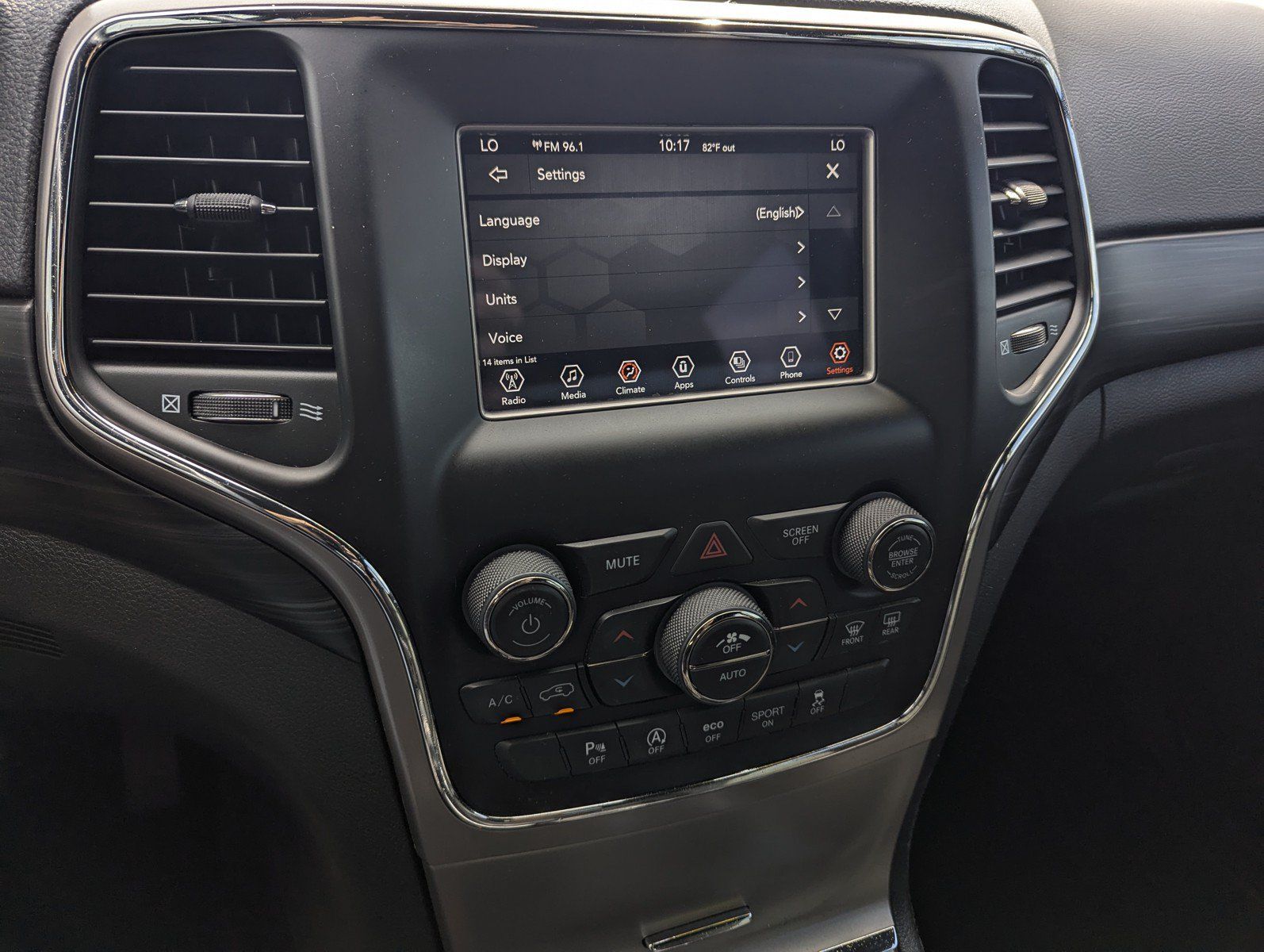 Used 2021 Jeep Grand Cherokee Laredo AWD/4WD image 12