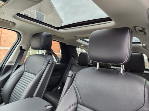 Certified 2024 Land Rover Discovery S image 12