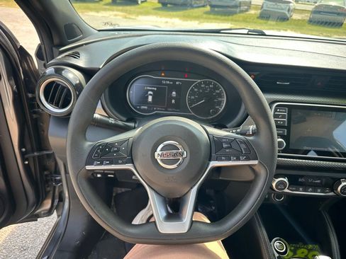 Used 2020 Nissan Kicks SV image 16