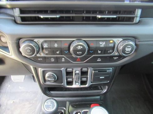 Used 2025 Jeep Gladiator Sport image 28
