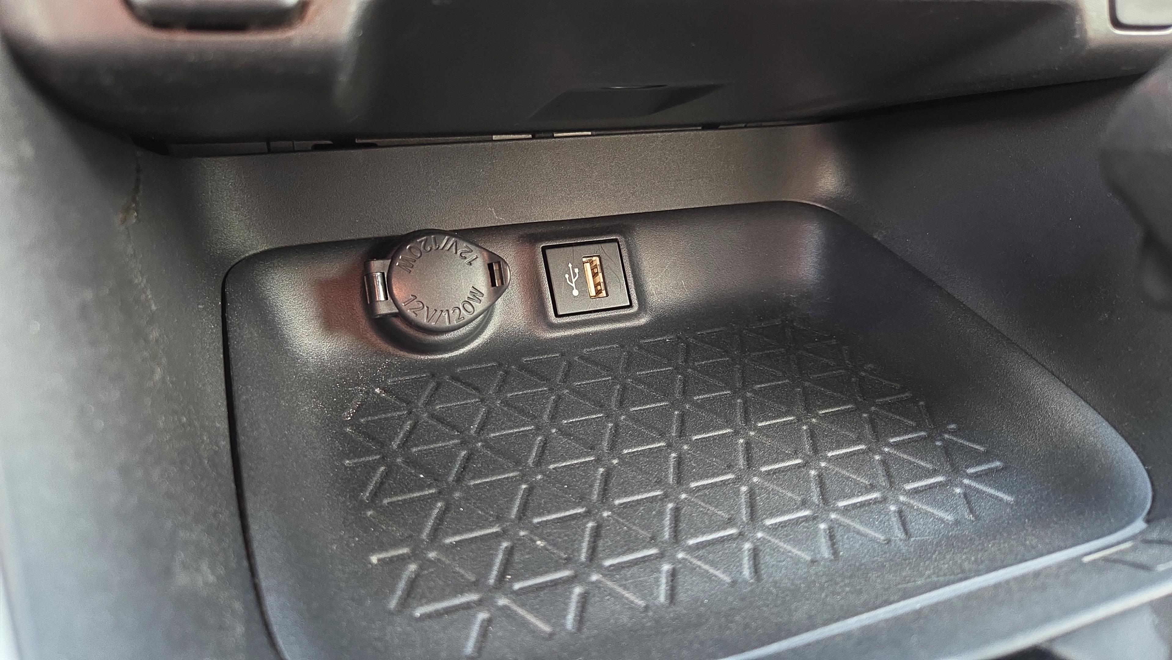 Used 2024 Toyota RAV4 XLE AWD/4WD image 32