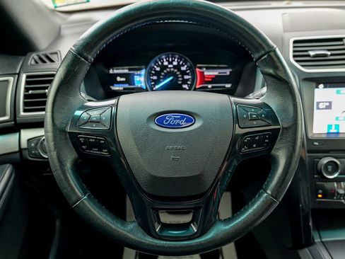 Used 2017 Ford Explorer XLT w/ Equipment Group 202A AWD/4WD image 45