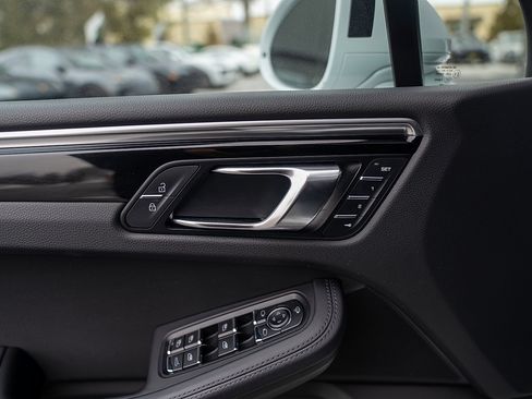 Certified 2023 Porsche Macan S image 17