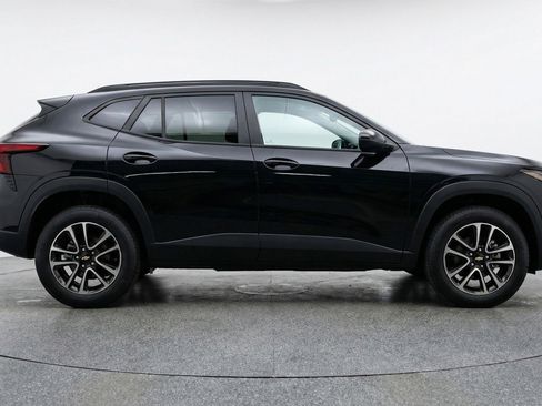 Used 2025 Chevrolet TrailBlazer LT FWD image 11