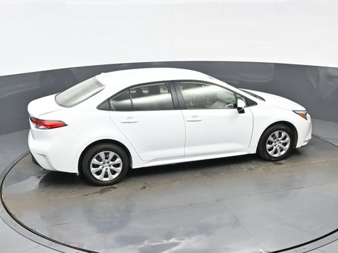 Used 2025 Toyota Corolla LE image 38