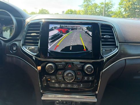 Used 2019 Jeep Grand Cherokee Overland AWD/4WD image 30