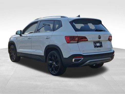 Used 2023 Volkswagen Taos SE w/ Panoramic Sunroof Package image 4