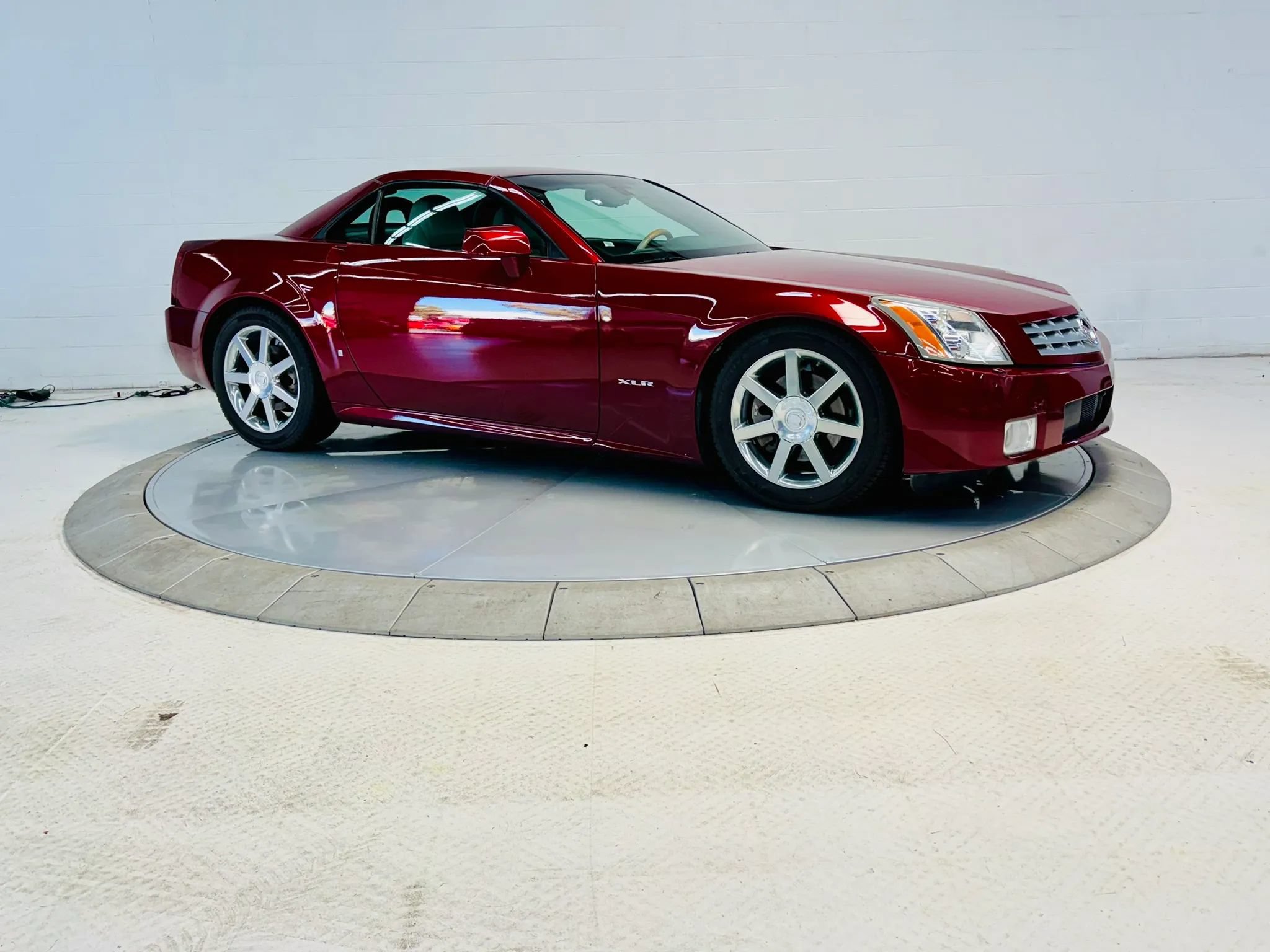 Used 2006 Cadillac XLR RWD image 22