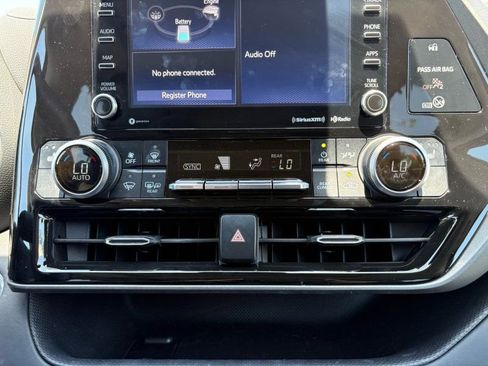 Used 2022 Toyota Highlander XLE image 21