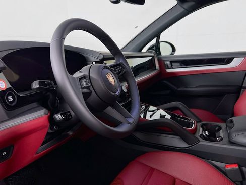New 2026 Porsche Cayenne image 4