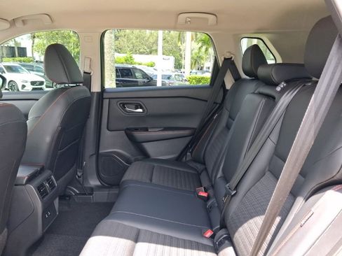 Used 2025 Nissan Rogue SV AWD/4WD image 7
