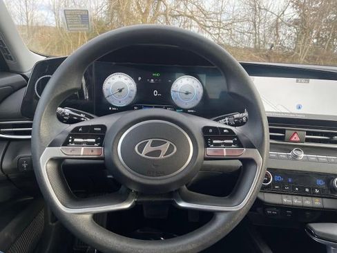 Used 2024 Hyundai Elantra SEL image 9