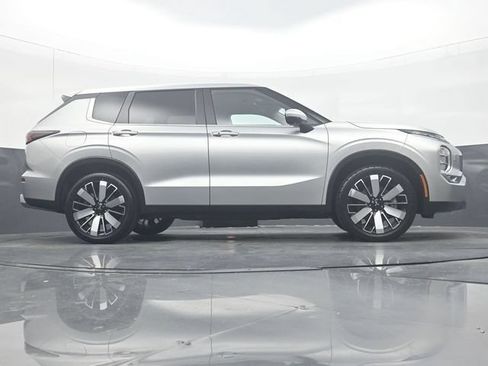 Used 2025 Mitsubishi Outlander SE AWD/4WD image 34