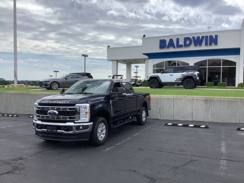 Used 2024 Ford F250 XLT AWD/4WD image 3