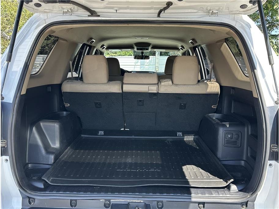 Used 2017 Toyota 4Runner SR5 AWD/4WD image 31