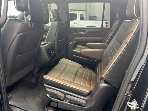 Used 2025 GMC Yukon XL Denali Ultimate AWD/4WD image 38