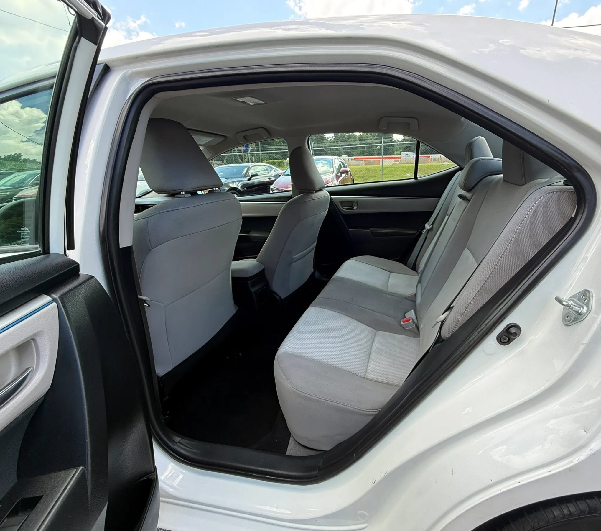 Used 2016 Toyota Corolla LE FWD image 14