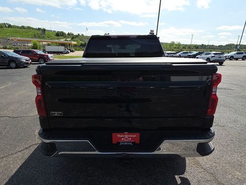 Used 2022 Chevrolet Silverado 1500 LT AWD/4WD image 7