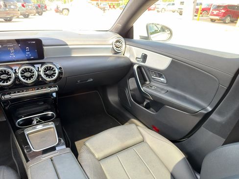 Used 2025 Mercedes-Benz CLA 250 image 19