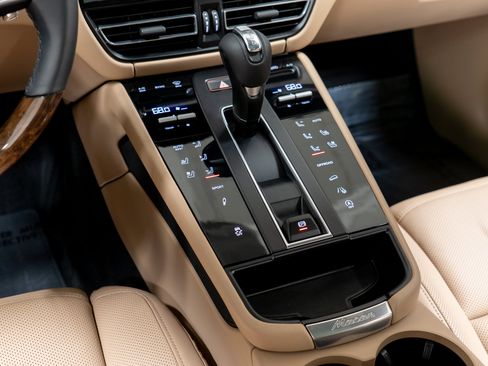 Certified 2024 Porsche Macan S AWD/4WD image 27