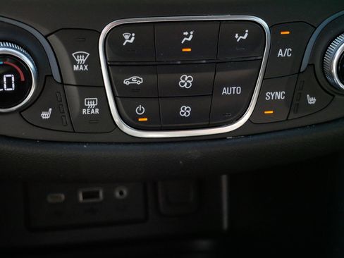 Used 2023 Chevrolet Equinox LT FWD image 28