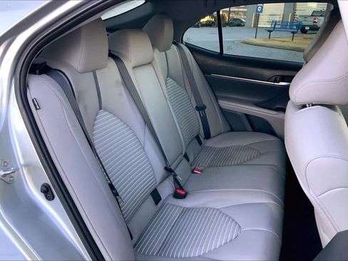 Used 2023 Toyota Camry SE image 19