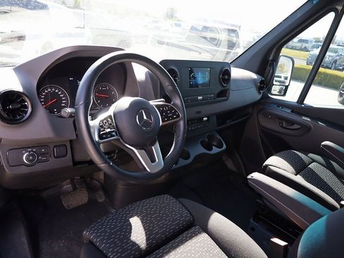 Used 2022 Mercedes-Benz Sprinter 2500 image 14