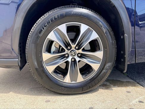 Used 2026 Toyota Highlander XLE AWD/4WD image 11