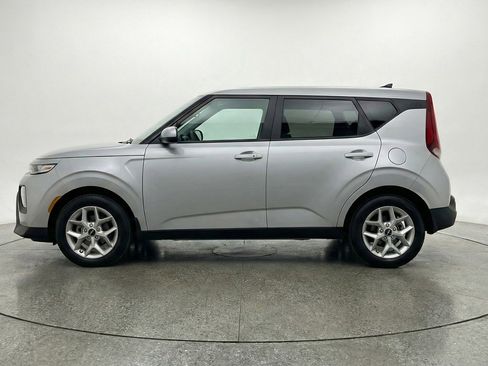 Used 2025 Kia Soul LX w/ LX Technology Package FWD image 5