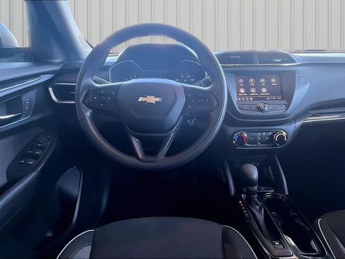 Used 2022 Chevrolet TrailBlazer LS FWD image 2