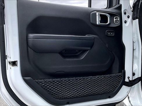 Used 2021 Jeep Wrangler Unlimited Sport image 17