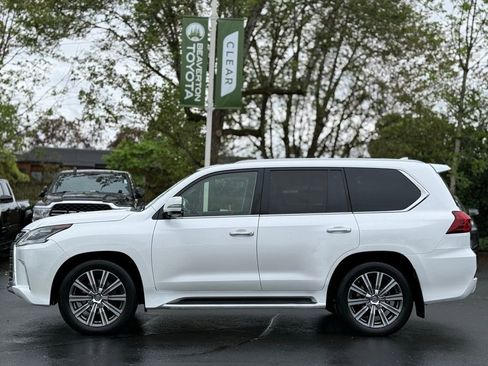 Used 2016 Lexus LX 570 4WD w/ Luxury Package image 2