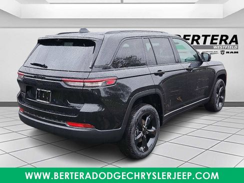 New 2025 Jeep Grand Cherokee Limited w/ Luxury Tech Group II image 4