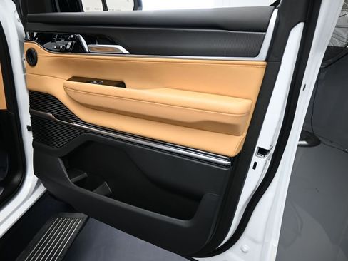 Used 2024 Jeep Grand Wagoneer Series III w/ Quick Order Packagew 28T image 68