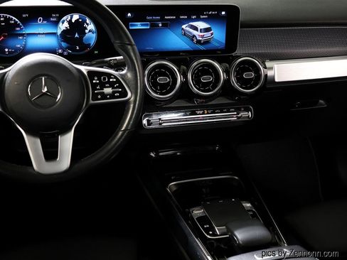 Used 2020 Mercedes-Benz GLB 250 GLB 250 4MATIC SUV w/ Premium Package image 16