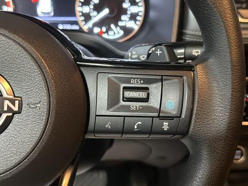 Used 2022 Nissan Rogue SV AWD/4WD image 12